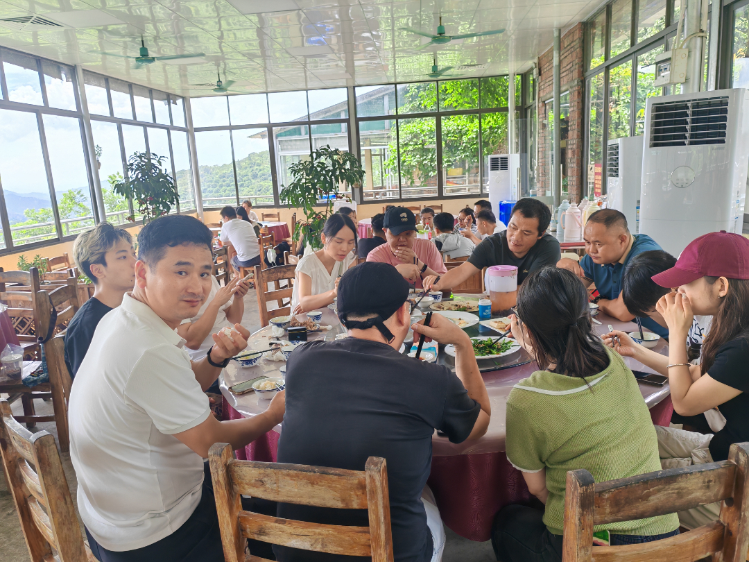 undefined 8bc7f32ce0edd6944380380584b77e8c.jpg